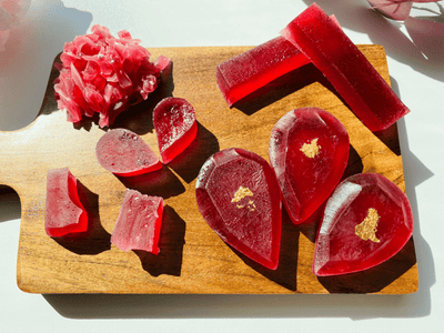 Kết hợp hương vị và thẩm mỹ: Những viên pha lê ăn được Ruby Hibiscus từ Kẹo pha lê đá quý mượt
